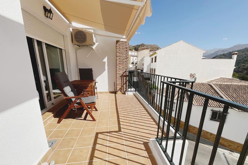 Balcon Hacia La Montana Guejar Sierra Exterior foto